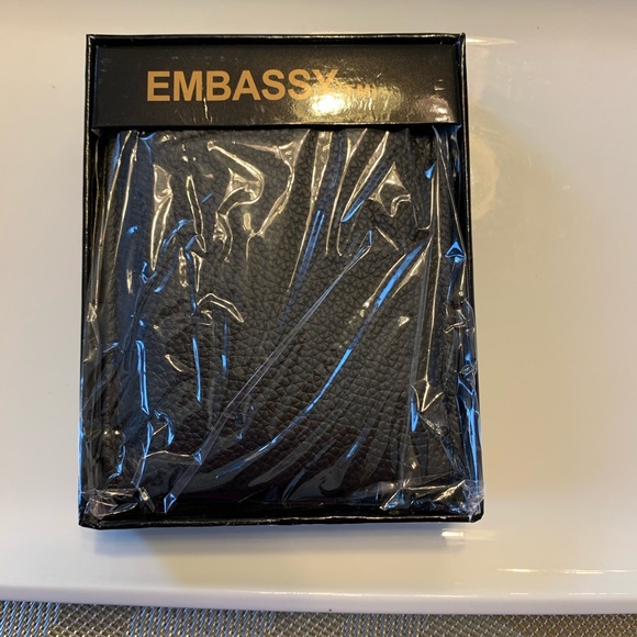 Men's Genuine Black Leather Bi-Fold Wallet - Picture 2 of 6